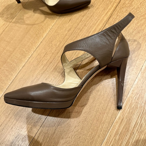 Jimmy Choo pumps gently used size 40.5 - Picture 3 of 7